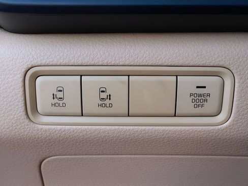 Used 2024 Kia Carnival LX FWD image 42