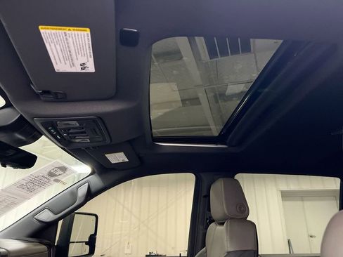 Used 2025 Chevrolet Silverado 2500 ZR2 w/ Technology Package image 19