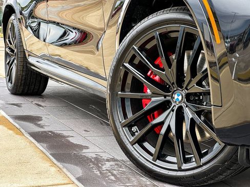New 2026 BMW X6 M60i image 2