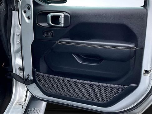 Used 2023 Jeep Wrangler Sahara image 29