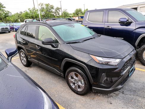 Used 2025 Toyota RAV4 LE AWD/4WD image 7
