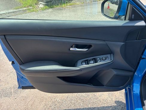 Used 2025 Nissan Sentra SV FWD image 18