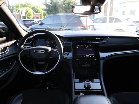 Used 2023 Jeep Grand Cherokee Altitude AWD/4WD image 12