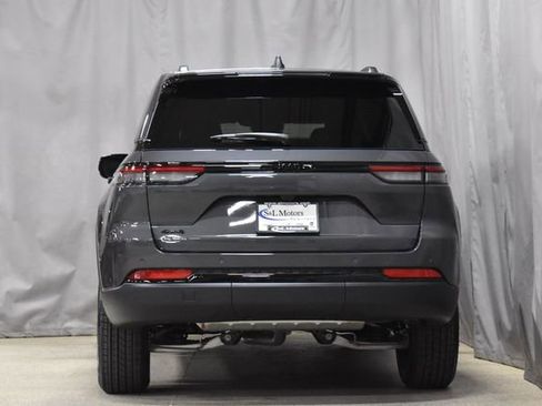 New 2025 Jeep Grand Cherokee Altitude image 8