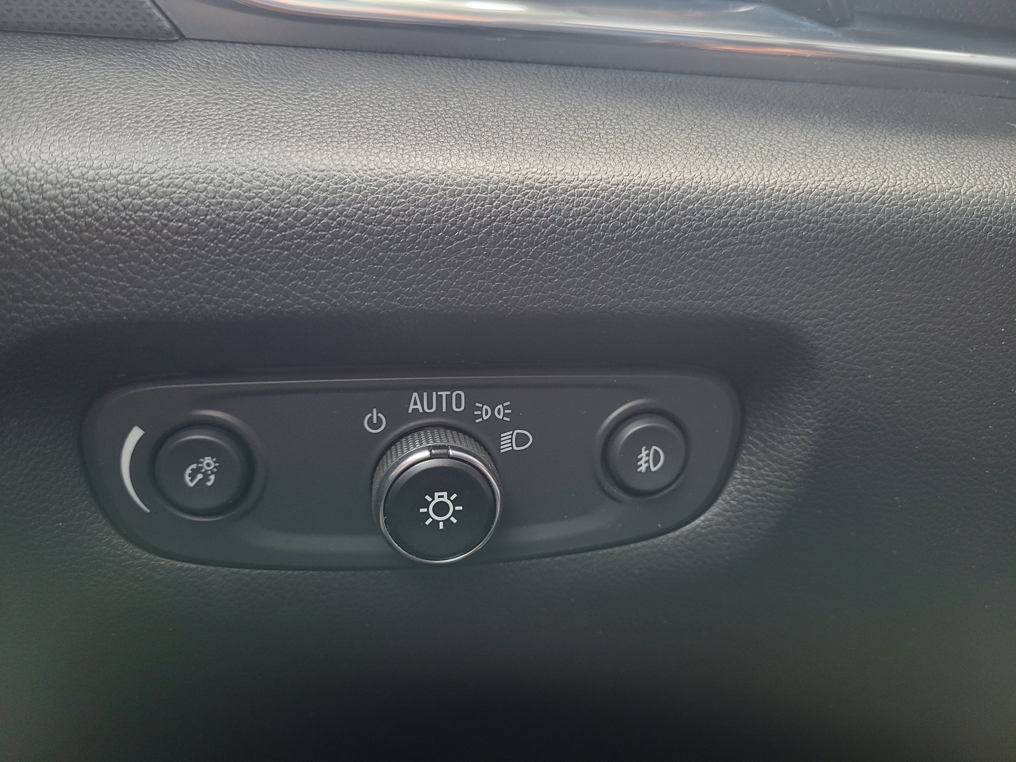 Used 2021 Chevrolet Traverse Premier w/ Redline Edition FWD image 17