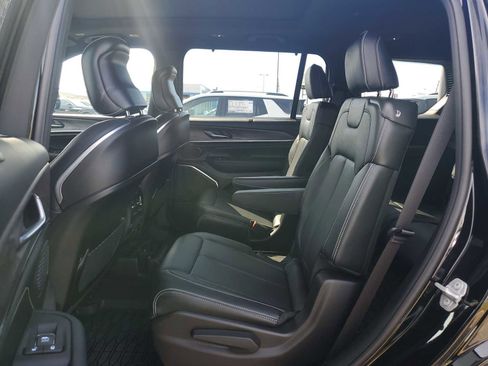 Used 2025 Jeep Grand Cherokee L Overland w/ Luxury Tech Group IV image 14