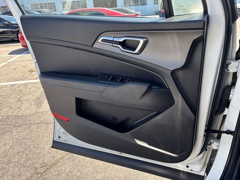 Used 2025 Kia Sportage LX image 18