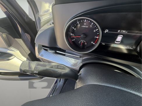 Used 2024 Kia Carnival LX FWD image 19