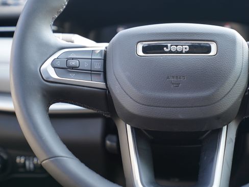 Used 2025 Jeep Compass Limited w/ Elite Group AWD/4WD image 18