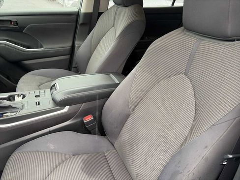 Used 2023 Toyota Highlander L image 13