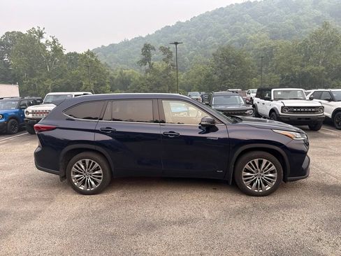 Used 2021 Toyota Highlander Platinum AWD/4WD image 2