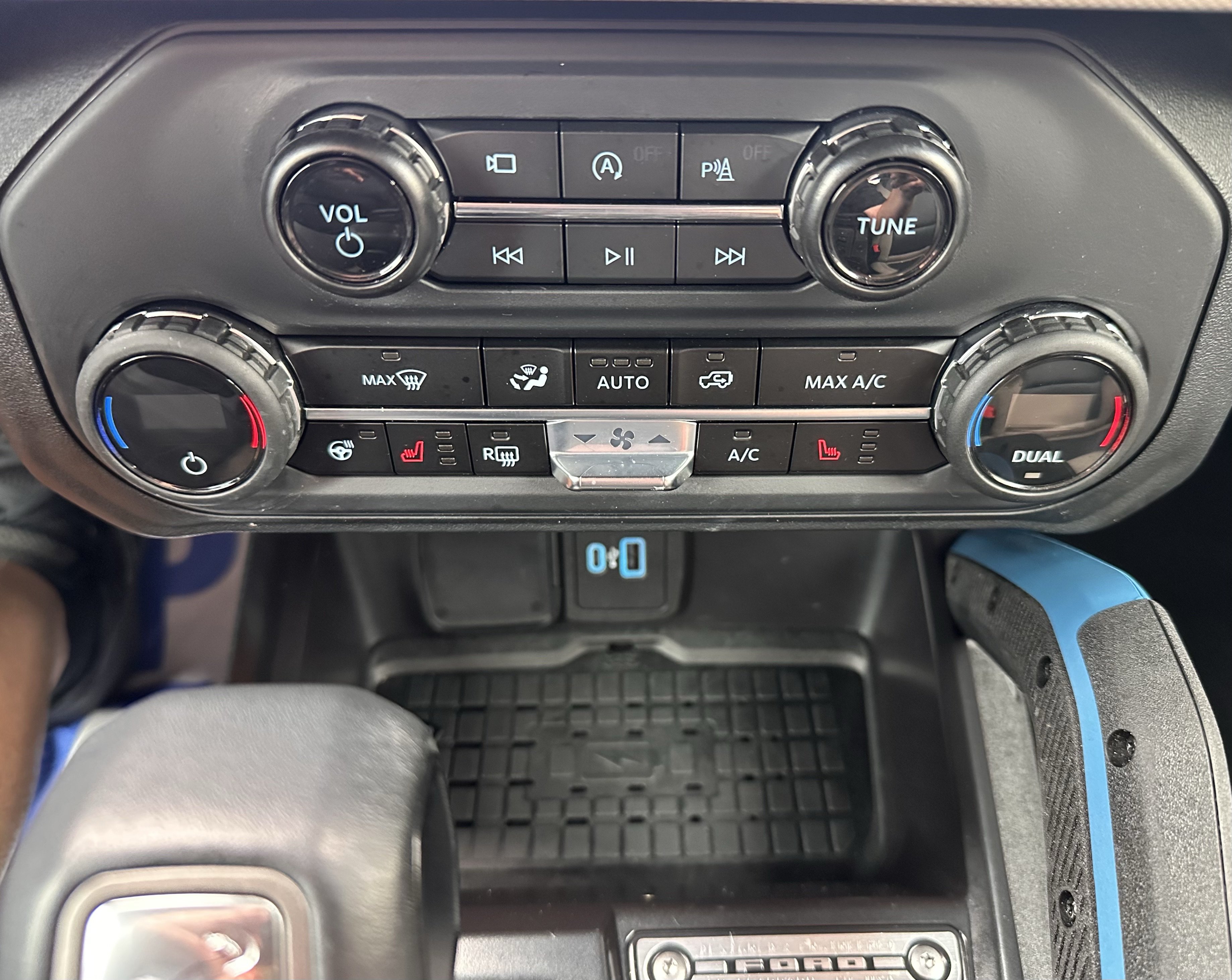 Certified 2024 Ford Bronco Wildtrak AWD/4WD image 27