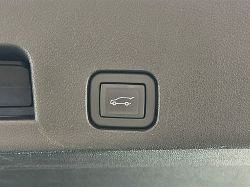 Used 2024 Chevrolet Traverse LT FWD image 30
