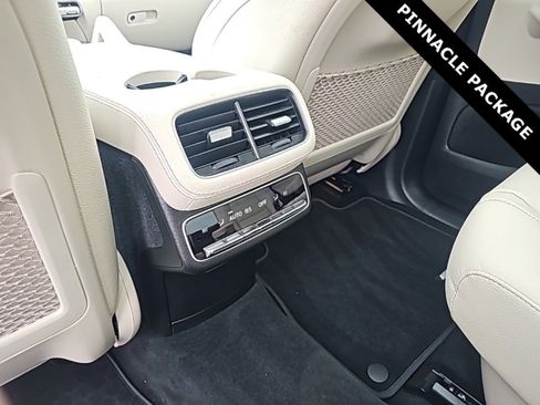 Used 2024 Mercedes-Benz GLS 450 4MATIC image 31