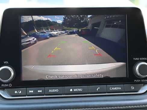 Used 2024 Nissan Rogue S FWD image 21