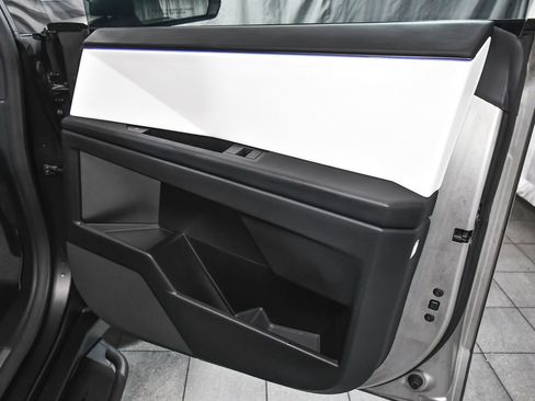 Used 2024 Tesla Cybertruck AWD Crew Cab image 26