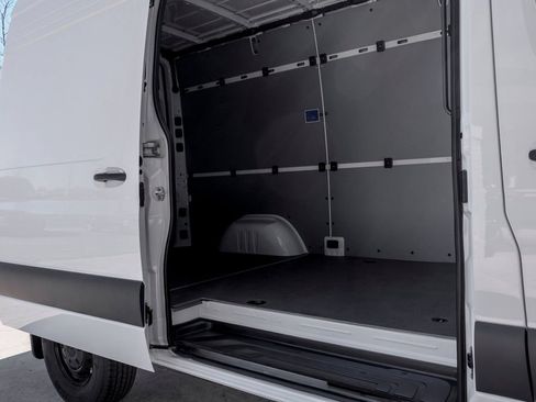 Used 2026 Mercedes-Benz Sprinter 2500 image 10