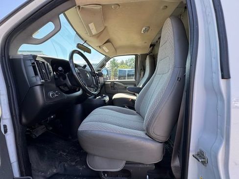 Used 2020 Chevrolet Express 3500 w/ Driver Convenience Package RWD image 10