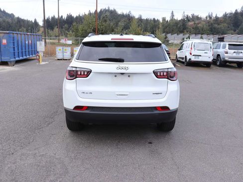 Used 2024 Jeep Compass Latitude AWD/4WD image 6