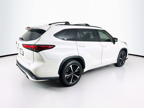 Used 2021 Toyota Highlander XSE FWD image 9