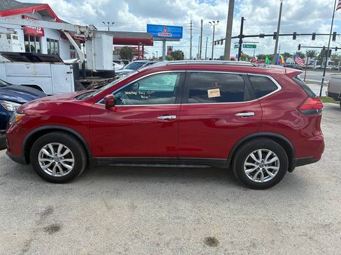 Used 2017 Nissan Rogue SV w/ Sun & Sound Touring Package FWD image 4