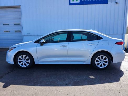 Used 2024 Toyota Corolla LE FWD image 2