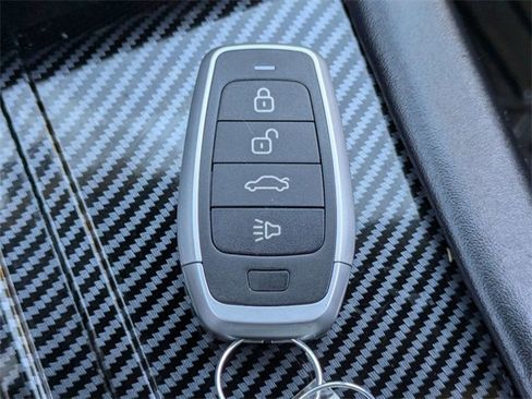 Used 2023 Mitsubishi Outlander SE Black Edition image 30