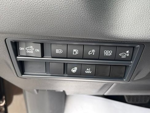 Used 2025 Toyota Tundra Limited AWD/4WD image 28