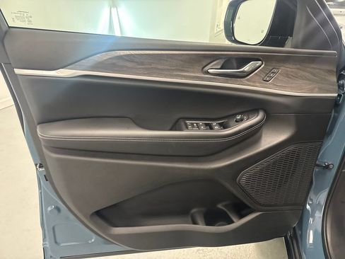 New 2026 Jeep Grand Cherokee L Limited w/ Limited Altitude Package RWD image 12