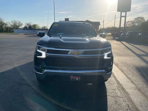 Used 2025 Chevrolet Silverado 1500 LT image 2