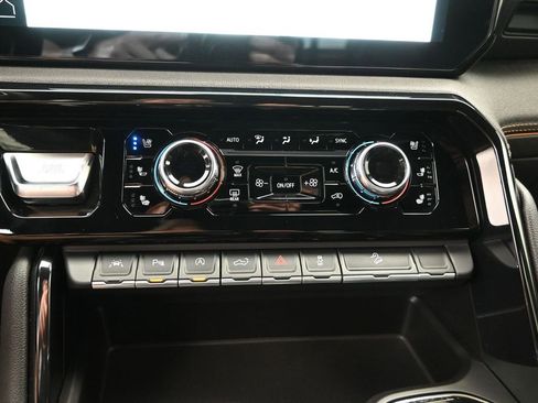 Used 2023 GMC Sierra 1500 AT4 w/ AT4 Premium Package AWD/4WD image 19