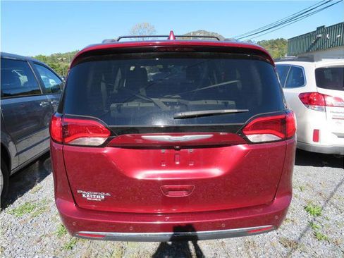 Used 2017 Chrysler Pacifica Touring-L Plus image 18
