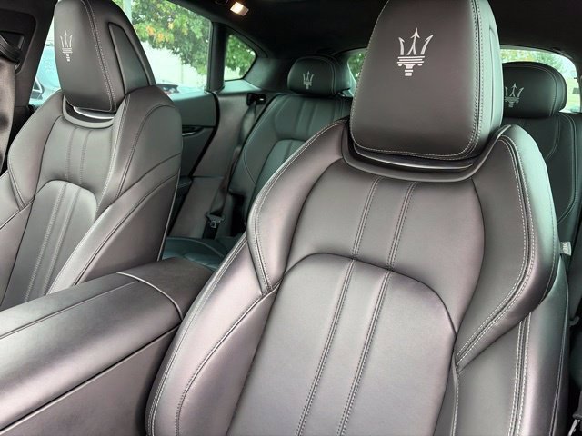 Used 2017 Maserati Levante w/ Sport Package AWD/4WD image 11