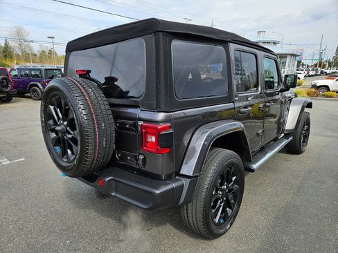 Used 2023 Jeep Wrangler Unlimited Sahara w/ Cold Weather Group image 5