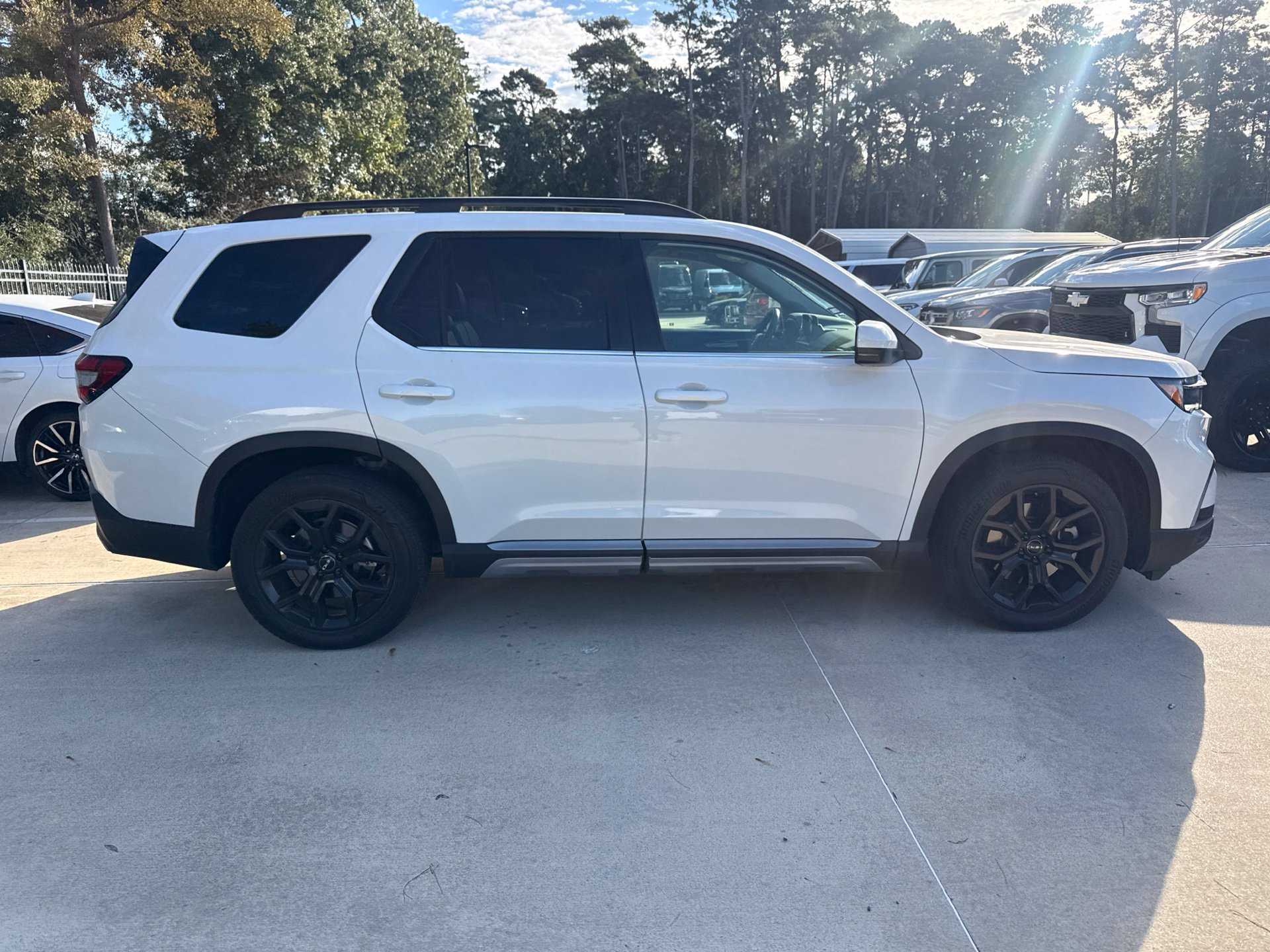 Used 2025 Honda Pilot Touring image 3