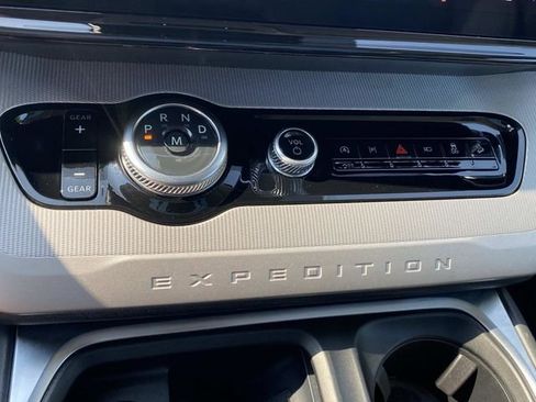 Used 2025 Ford Expedition Active AWD/4WD image 29