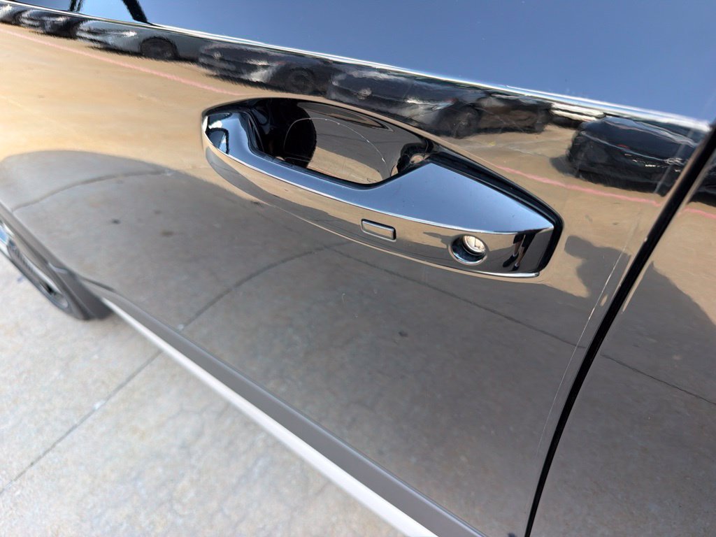 Used 2025 Nissan Kicks SR AWD/4WD image 12