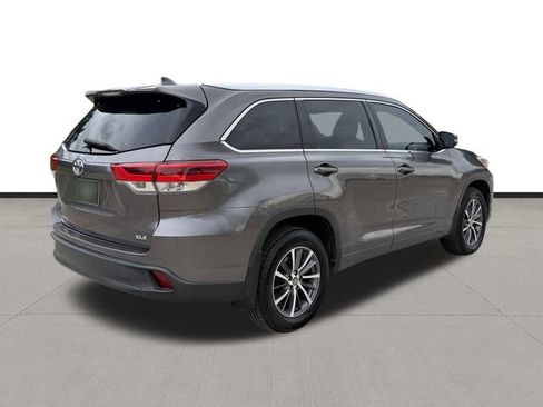 Used 2018 Toyota Highlander XLE FWD image 5