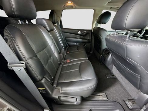 Used 2016 Nissan Pathfinder Platinum image 29