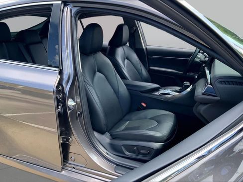 Used 2024 Toyota Camry XLE FWD image 9