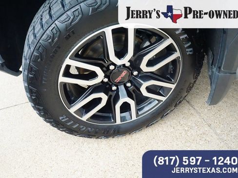 Used 2024 GMC Sierra 1500 AT4 w/ Technology Package AWD/4WD image 9