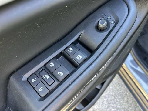 Used 2023 Jeep Grand Cherokee L Limited AWD/4WD image 16