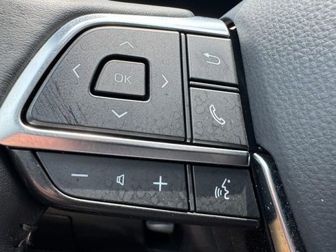 Used 2021 Toyota Highlander XLE AWD/4WD image 17