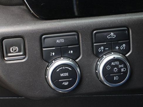 Used 2022 GMC Sierra 1500 Elevation image 18