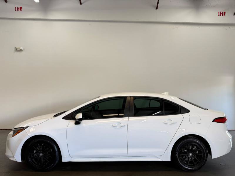 Used 2021 Toyota Corolla LE FWD image 3