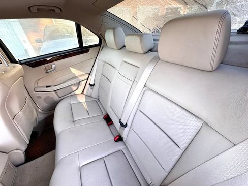 Used 2014 Mercedes-Benz E 350 4MATIC Sedan image 9