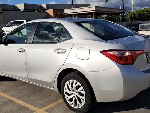 Used 2018 Toyota Corolla LE image 3
