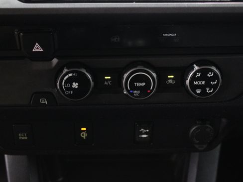 Used 2017 Toyota Tacoma TRD Sport w/ Tow Package RWD image 20