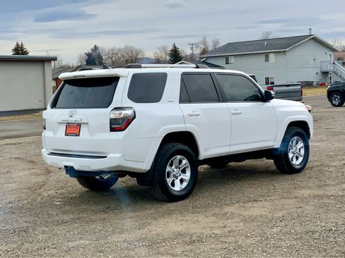 Used 2022 Toyota 4Runner SR5 Premium image 5
