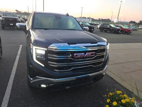 Used 2025 GMC Sierra 1500 SLT AWD/4WD image 2